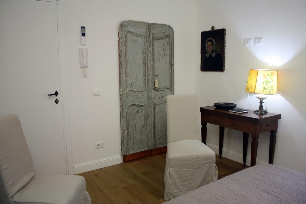 ホテル La Dimora Del Conte Bracco B. アルベンガ 部屋 写真