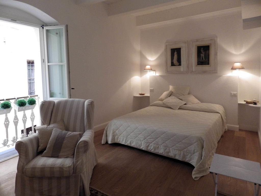 ホテル La Dimora Del Conte Bracco B. アルベンガ 部屋 写真